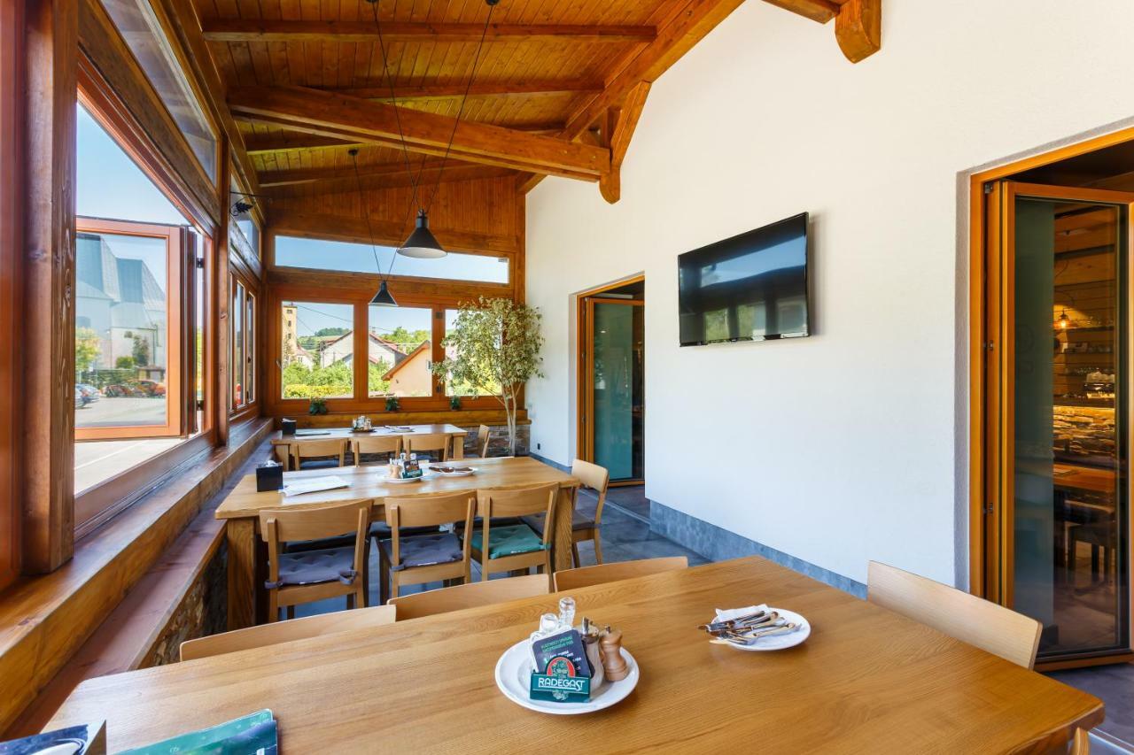 Restaurace A Penzion Pod Lipami Metylovice Zewnętrze zdjęcie