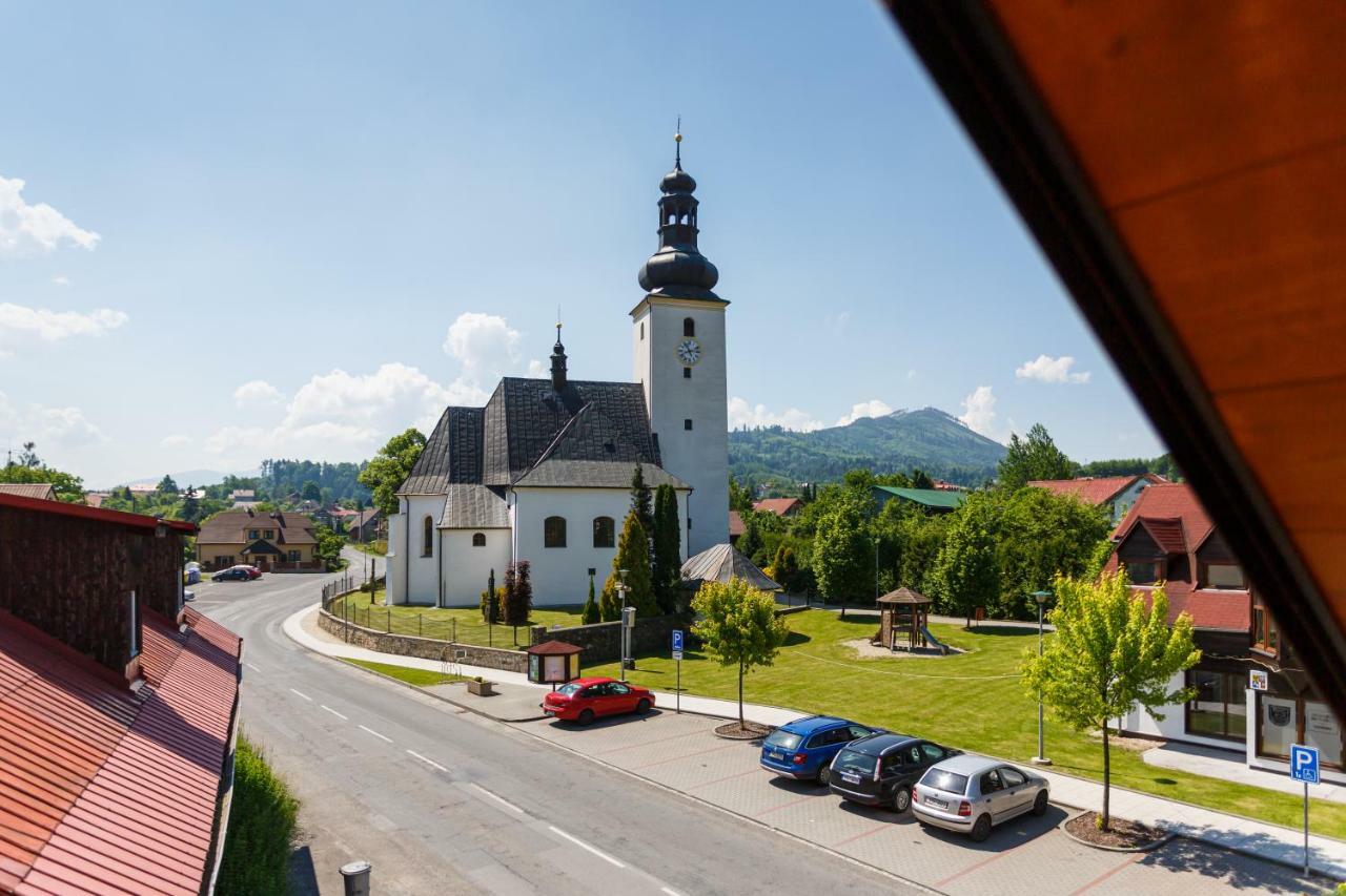 Restaurace A Penzion Pod Lipami Metylovice Zewnętrze zdjęcie